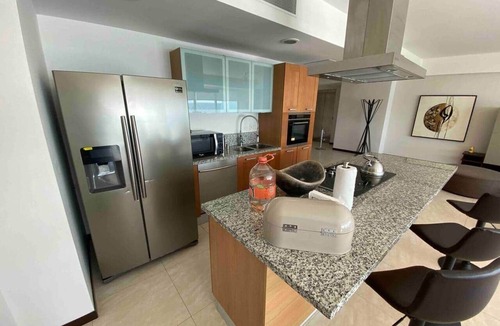 Cerritos Apartment | Península: 4 Habitaciones/3 Baños Elevador Privado