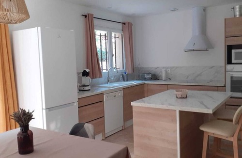 Mondragon House | Séjour Provençale au Coeur de la Pinède au Gîte L'oustal
