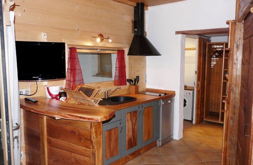 Praz-sur-Arly Apartment | Small charming T3 for 4 people - Terrace sheltered in RdJ of chalet - South slope, 100m from a ski bus stop