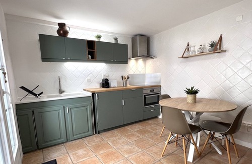 Le Puy-Sainte-Reparade House | Small village house in Provencal hamlet