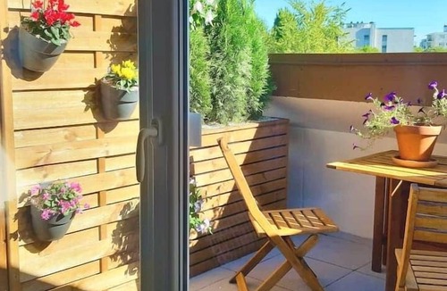 Ferney-Voltaire Apartment | Soundproof Studio | Airport (10min) & UN (20min)