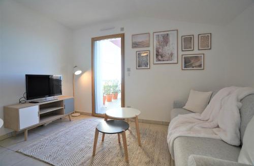 Cruseilles Apartment | Studio vue montagne centre village parking privé
