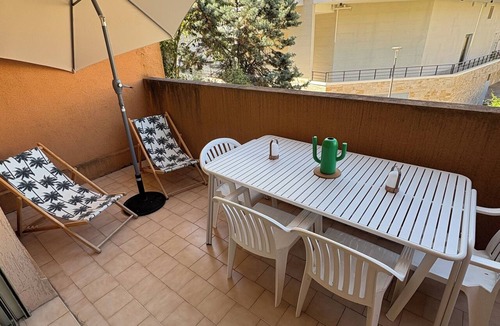 Mougins Apartment | Studio with Balcony, Pool, and Air Conditioning, Just a Stone's Throw from Cannes