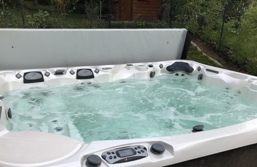 Villy-le-Pelloux House | Sunny house with 8-seater jacuzzi