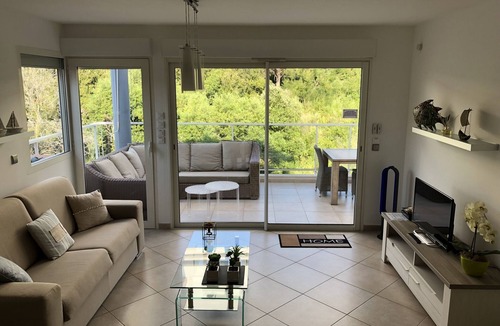Calvi Apartment | T2 standing in quiet area. Magnificent mountain view.