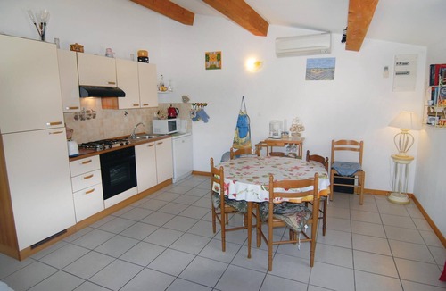 Mallemort Apartment | This apartment, completely renovated in 2008, welcomes you in a large house.