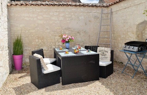 Champigny-sur-Veude Cottage | Traditional house, pets allowed - 3 guests