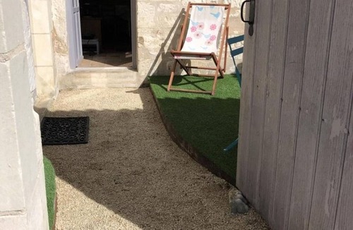 Champigny-sur-Veude Cottage | Traditional house, pets allowed - 3 guests