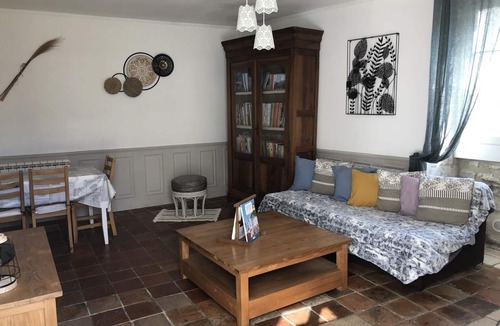 Champigny-sur-Veude Cottage | Traditional house, pets allowed - 3 guests