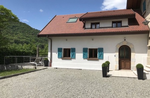 Sevrier House | Villa 200 m from Lake Annecy with terrace and parking