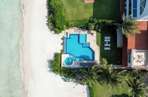 Zona Hotelera Villa | Villa Serena | 6BR | Beachfront & Private Pool