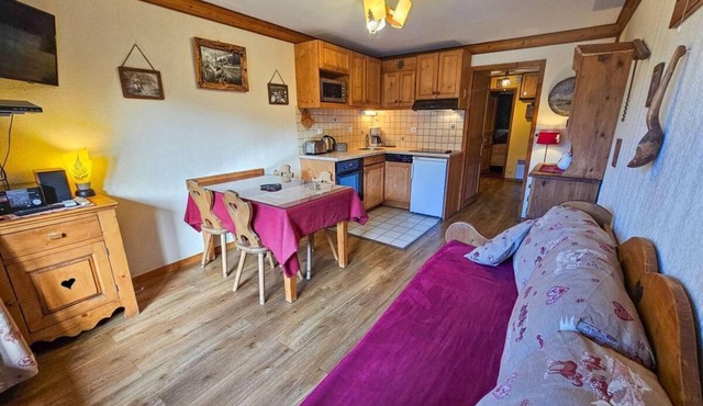 100m from shops, Ground floor, view mountain, balcony, tv, ski locker, 30m², Les Menuires