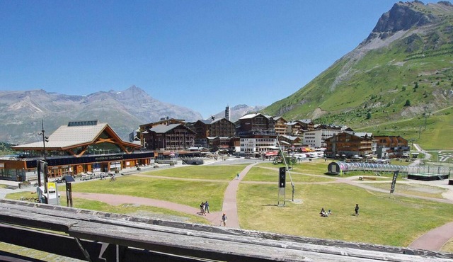 10m from resort center, 6th floor, view resort, balcony, tv, ski locker, 26m², Tignes