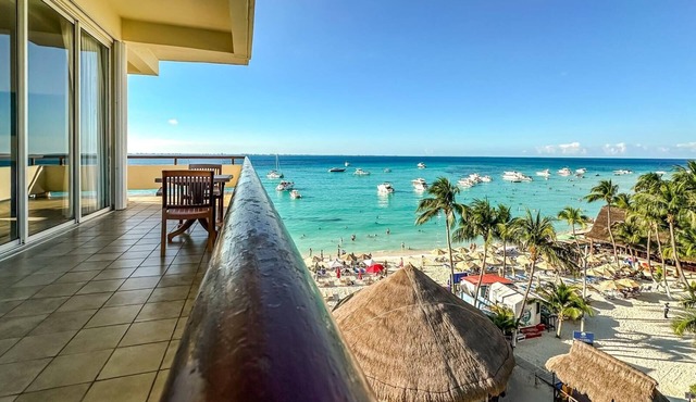 2BR Beachfront Suite w/Ocean View & Balcony