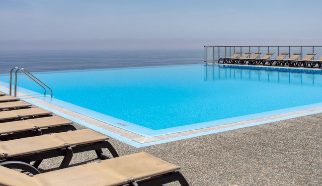 Air-Conditioned Studio With Sea View Furnished Terrace, a Pool & Parking