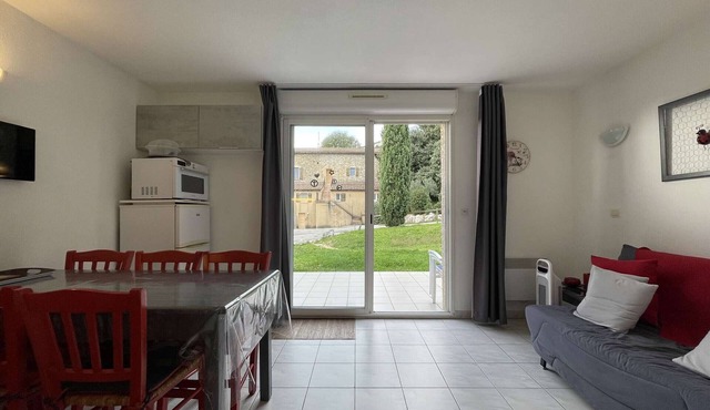 Air-conditioned T3 house with pool, pets allowed, parking
