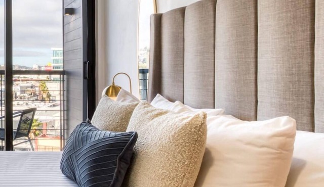 Amazing Apt w/Balcony & A/C: Gym+Lounge+24/7 Sec