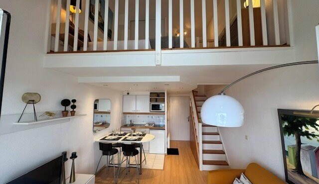Apartment with sea view, terrace and swimming pool