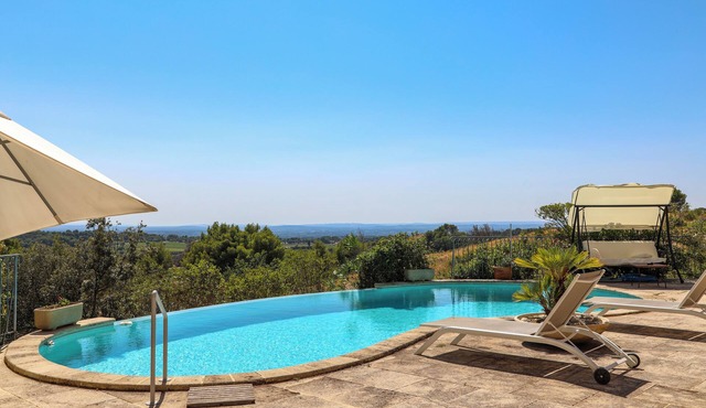 ✨Architect-designed villa with infinity pool and exceptional natural setting✨