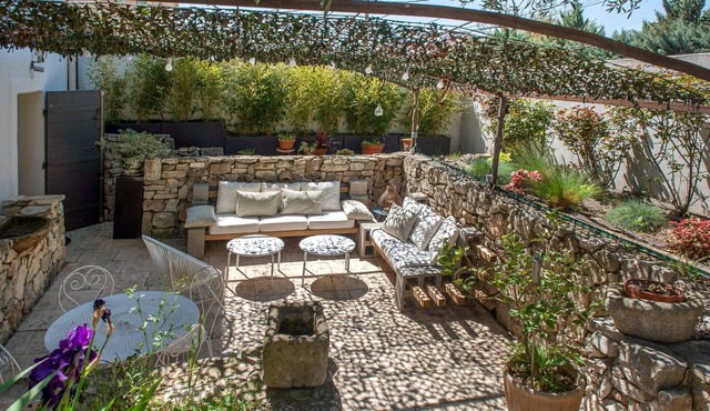 Architect house, near Aix-en-Provence, the Calanques and the Luberon
