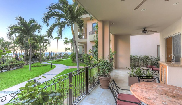 Beachfront Bliss: Relax, Steps from the Ocean - Villa La Estancia 3104