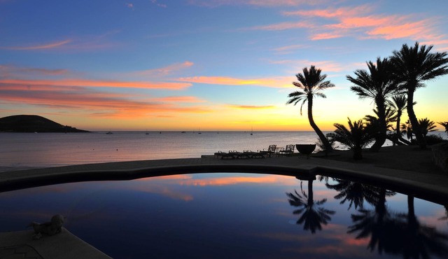Beachfront Villa w/Full Staff, Heated Pool, Hot Tub, Cook & Sea of Cortez Views