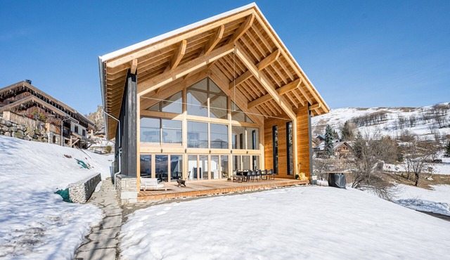 Chalet Luxe Black Arves – Spacious Retreat for Families & Friends