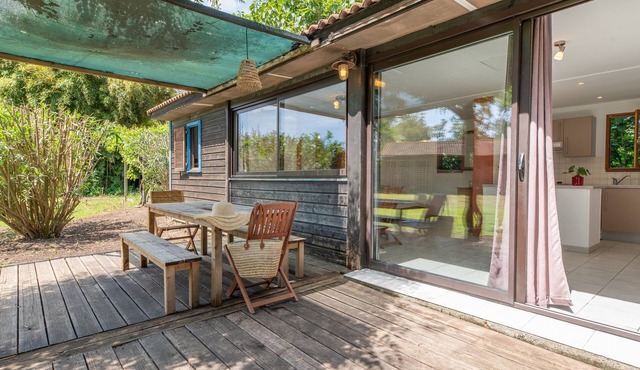 Chalet Bignone, seaside, in the heart of a large wooded park