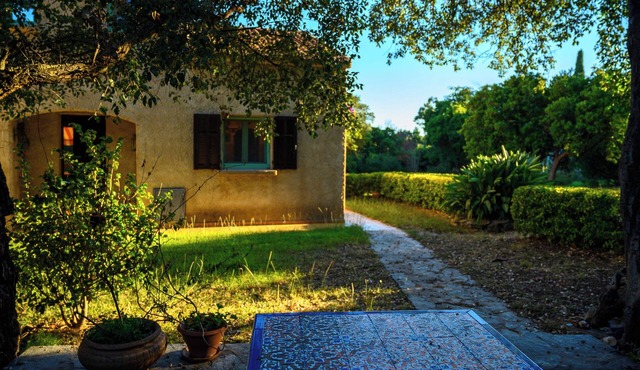 Character house - 4 suites - large, quiet property between sea and mountains.