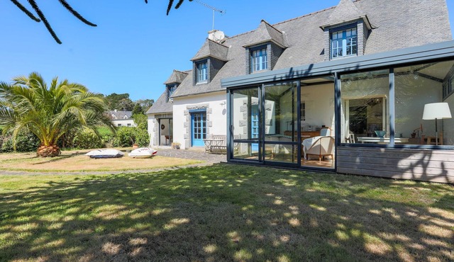 Charming Villa 'L'hermine' with Sea View, Private Terrace & Wi-Fi