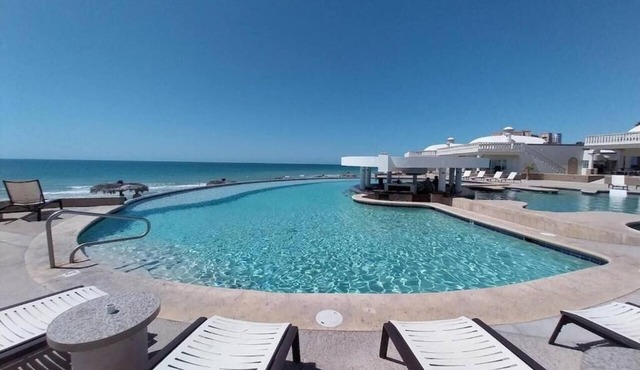 Chic apartment with AC, WiFi, fitness room in fabulous Puerto Peñasco