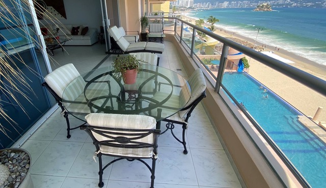 Comfortable Beachfront apartment in Acapulco