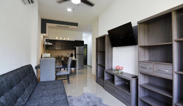 Convenient Condo near Gourmet District + Pool