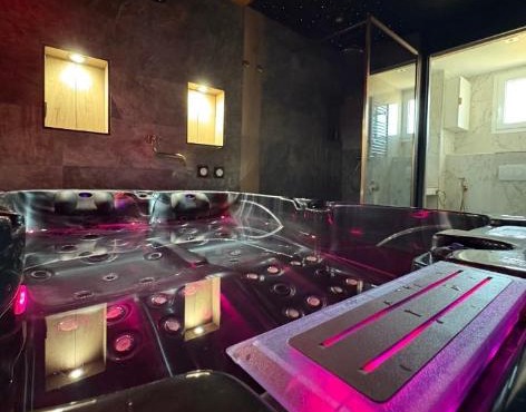 dark love suite avec Jacuzzi Privatif