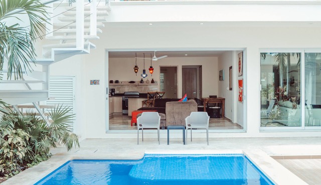 Downtown comfy, well stocked 1 bedroom condo in the heart of Isla Mujeres!