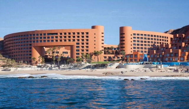 Enjoy Los Cabos in this 3BD resort condo with amazing resort amenities onsite