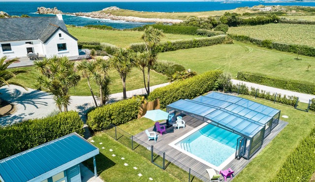 FISHERMAN'S HOUSE - Panoramic view 50m from the sea - wifi access - Heated swimming pool