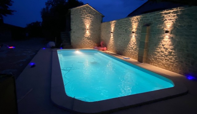 Gite Champêtre de Caractère au Mas Arnaud Équipée D'un Spa,et Accès à la Piscine