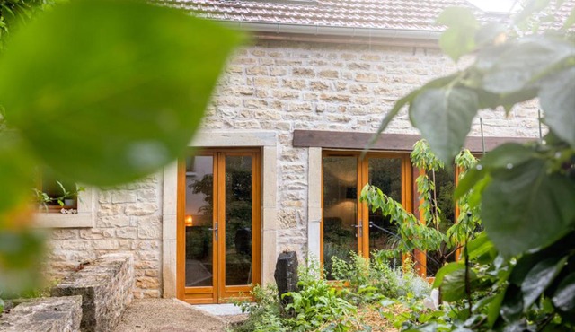 Grand studio Zen avec vue sur jardin et parking privé