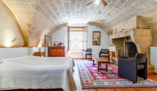 Guest Room “Room 1” with Shared Pool, Communal Terrace, and Wi-Fi