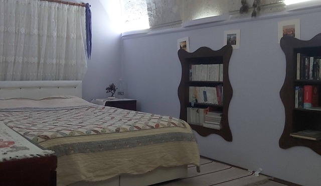 Hiking House, 3 arched rooms, large garden, stone house .