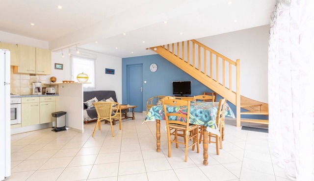 Holiday Home 'Jacqueline Face À La Mer' with Sea View, Private Garden and Wi-Fi