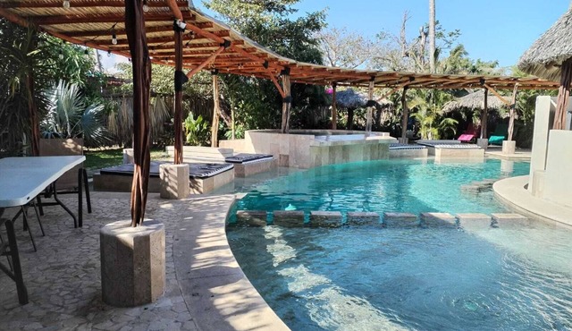 Hotel Ashly Loma Larga