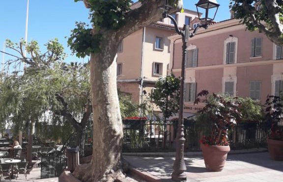 LA GRANDE MAISON centre