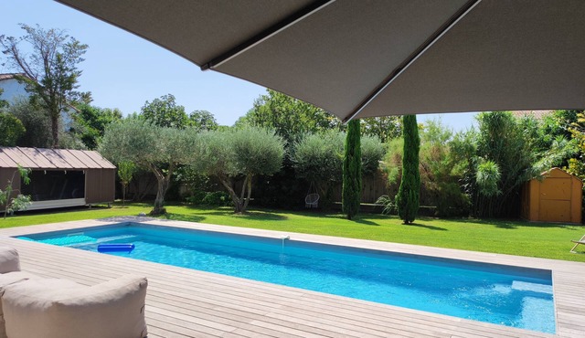 Large 190-square-meter villa with a pool on a 1,200-square-meter lot in the Camargue, near the sea
