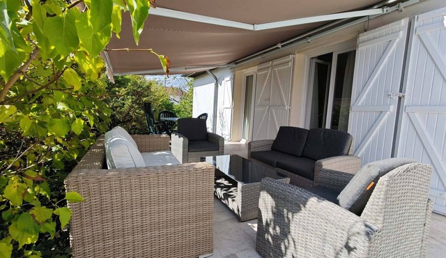 Large house with garage, little corner of greenery, close to the center of Dijon