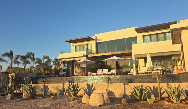 Lux New Home Pickleball, LapPool, Jacuzzi, Sauna, Cold Plunge. 1/2M Beach-Trail
