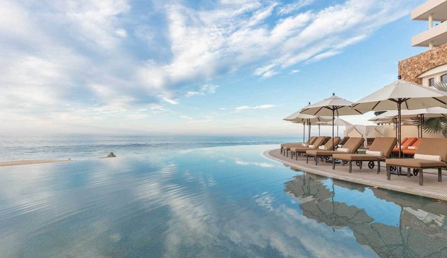 Luxurious Oceanside Deluxe Master Suite at Grand Solmar Land's End