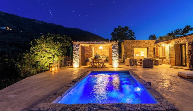 Luxury sheepfold with private pool, air conditioning, and Wi-Fi
