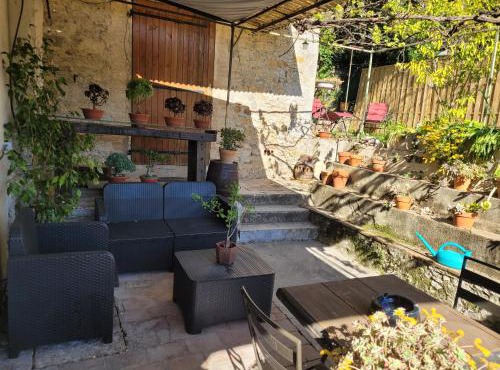 Maisonnette avec terrasse sur le Gardon